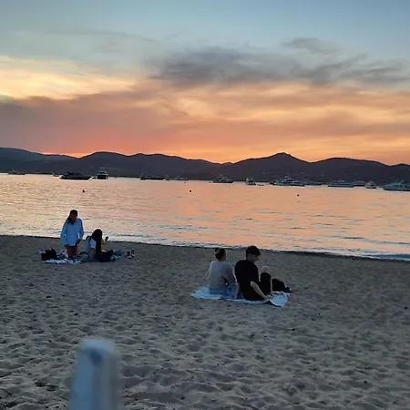 Playa Del Sol -b4 公寓式酒店 3*